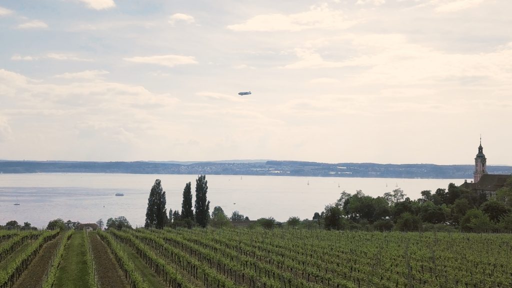 Weinberge über dem Bodensee mit Birnau im Hintergrund